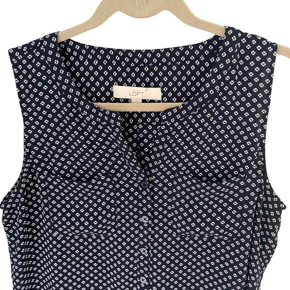 Ann Taylor Loft Sleeveless Top Blouse Sz Medium Navy Blue Buttons Front Pockets - Picture 2 of 5